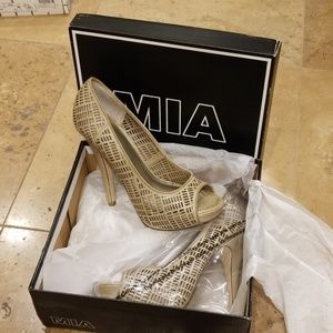 NWT Laser Cut Peep Toe Heels